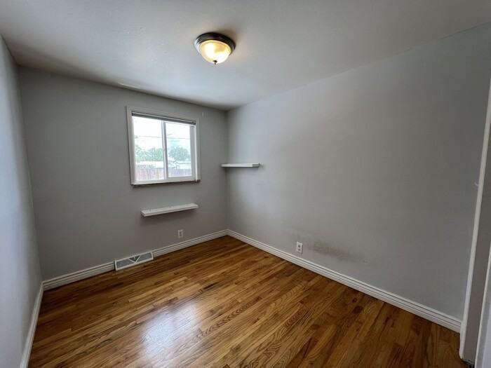 7650 Julian St - Photo 7 of 13