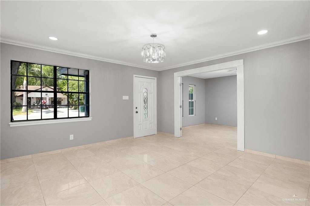 2309 Victoria St - Photo 2 of 12