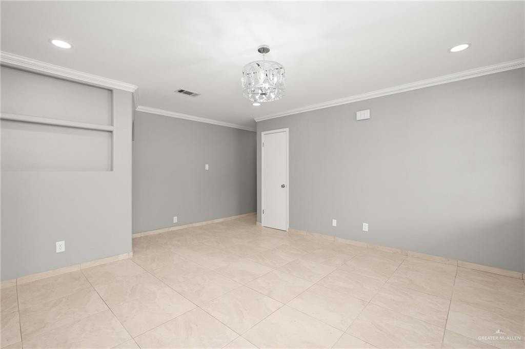 2309 Victoria St - Photo 3 of 12