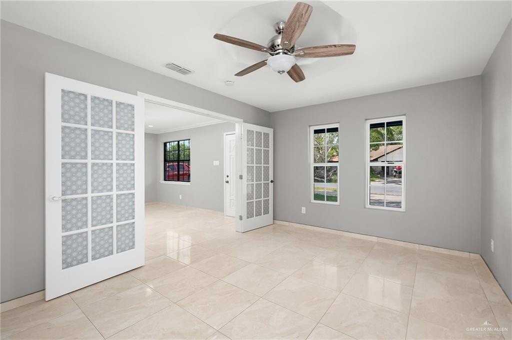 2309 Victoria St - Photo 4 of 12