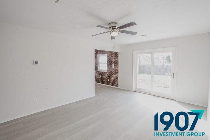 10213 N Military Ave - Photo 6 of 23