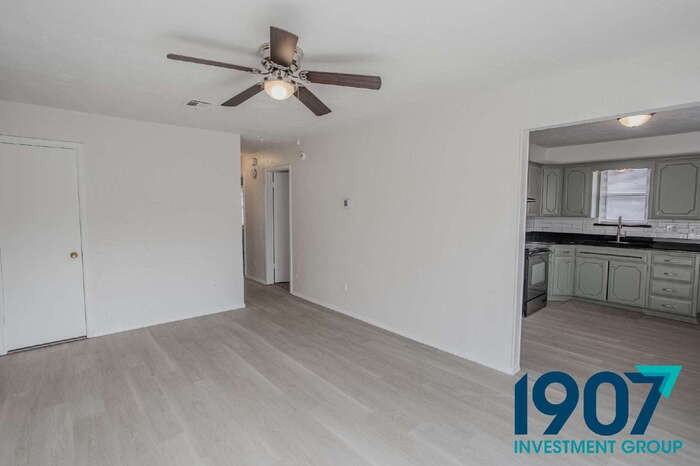 10213 N Military Ave - Photo 7 of 23