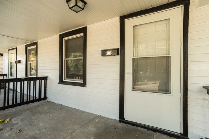 306 N Riley Ave - Photo 2 of 11