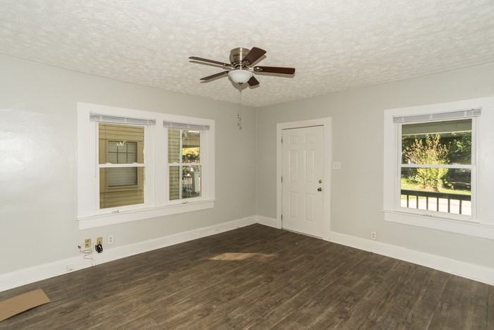 306 N Riley Ave - Photo 3 of 11