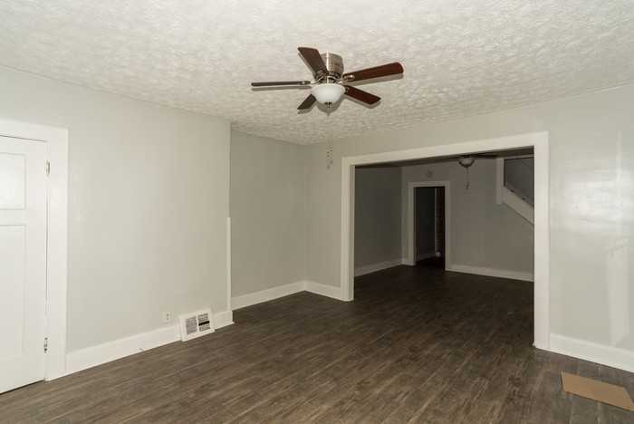 306 N Riley Ave - Photo 4 of 11