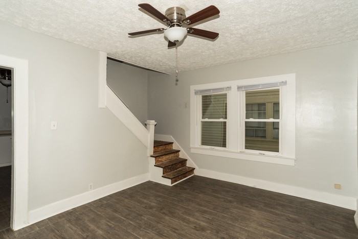 306 N Riley Ave - Photo 5 of 11