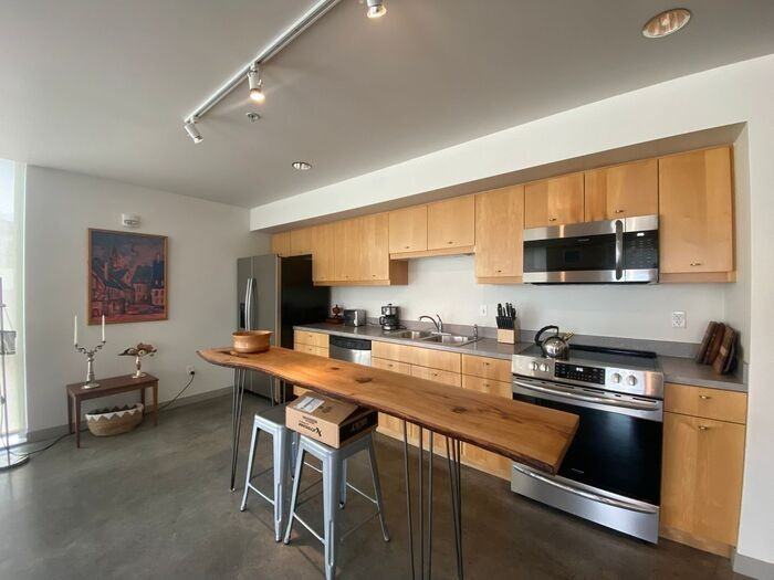 221 E College St #709 - Photo 4 of 12