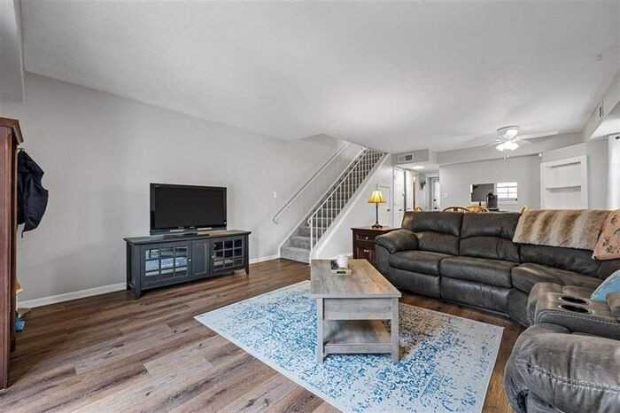 1008 21st Avenue Pl - Photo 5 of 23