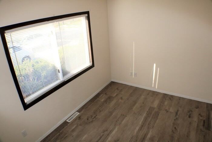 423 5th St #A - Photo 6 of 23