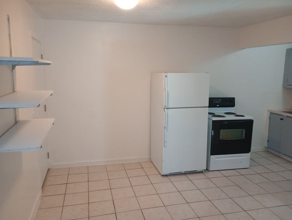 1003 N Jefferson St #3 - Photo 4 of 10