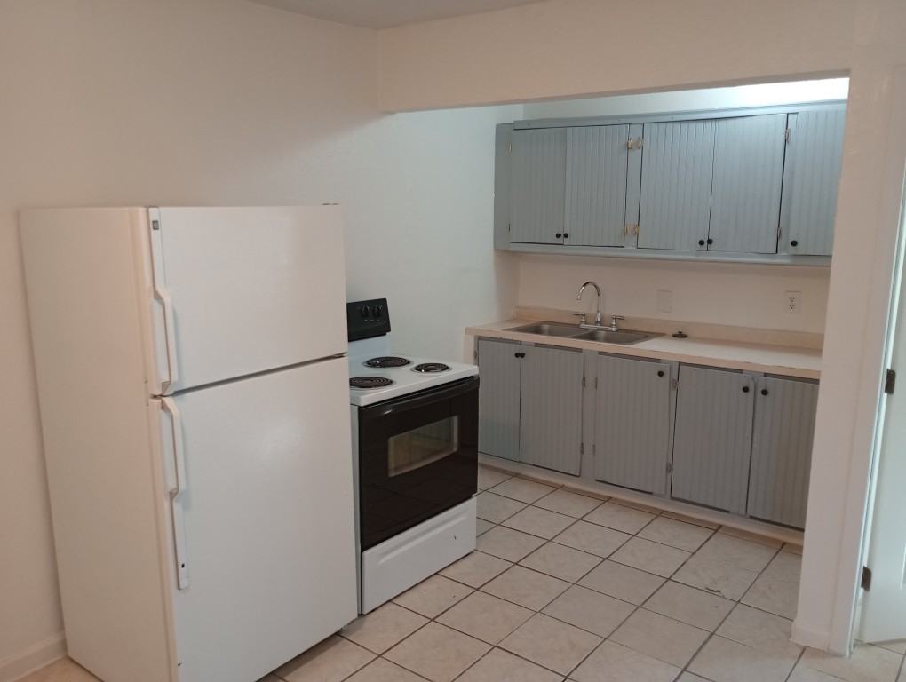 1003 N Jefferson St #3 - Photo 5 of 10