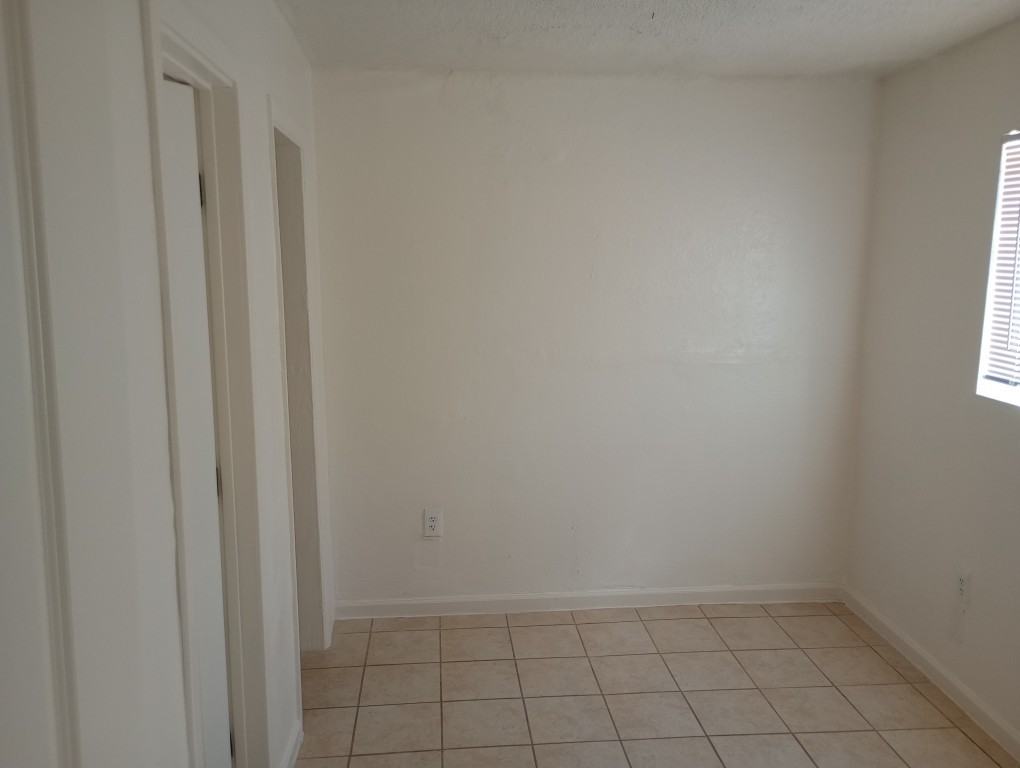 1003 N Jefferson St #3 - Photo 6 of 10