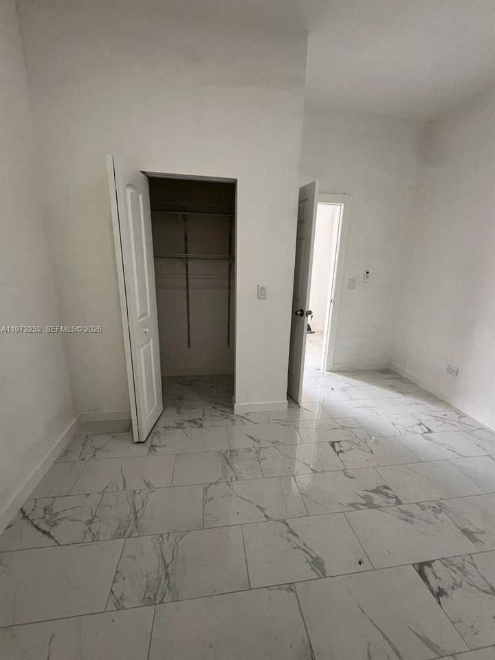 1375 Ne 135th St #B - Photo 2 of 7