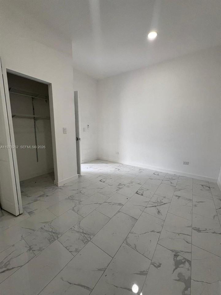 1375 Ne 135th St #B - Photo 5 of 7