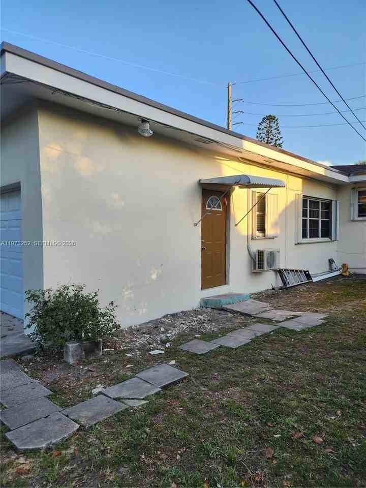 1375 Ne 135th St #B - Photo 7 of 7