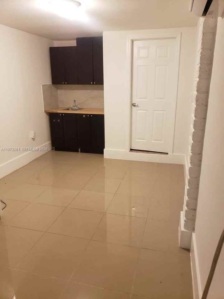 4124 Sw 61st Ave #0 - Photo 5 of 6