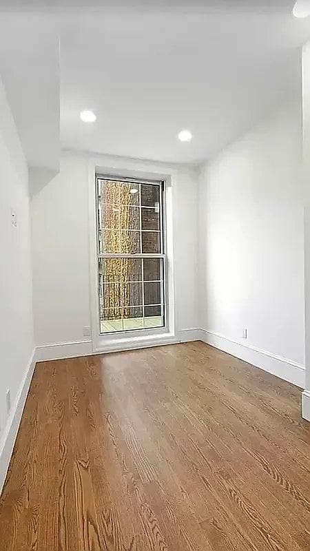 407 E 6th St #2 - Photo 5 of 8