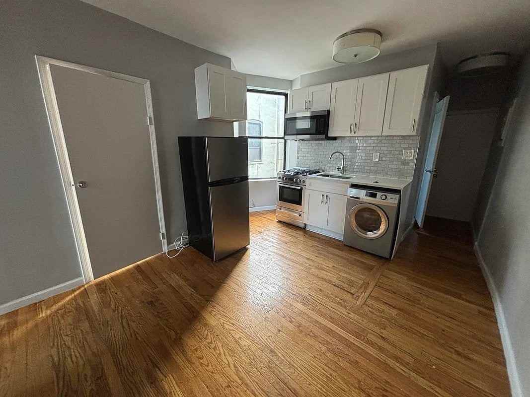 112 E 103rd St #26 - Photo 2 of 5