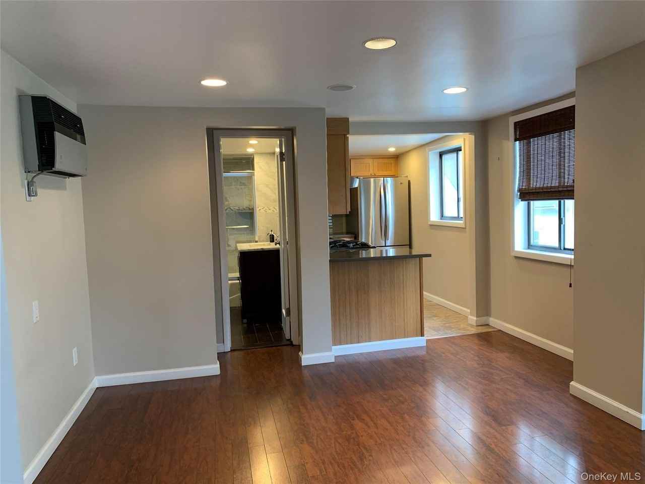 19 Franklin Ave 2nd Fl - Photo 3 of 11