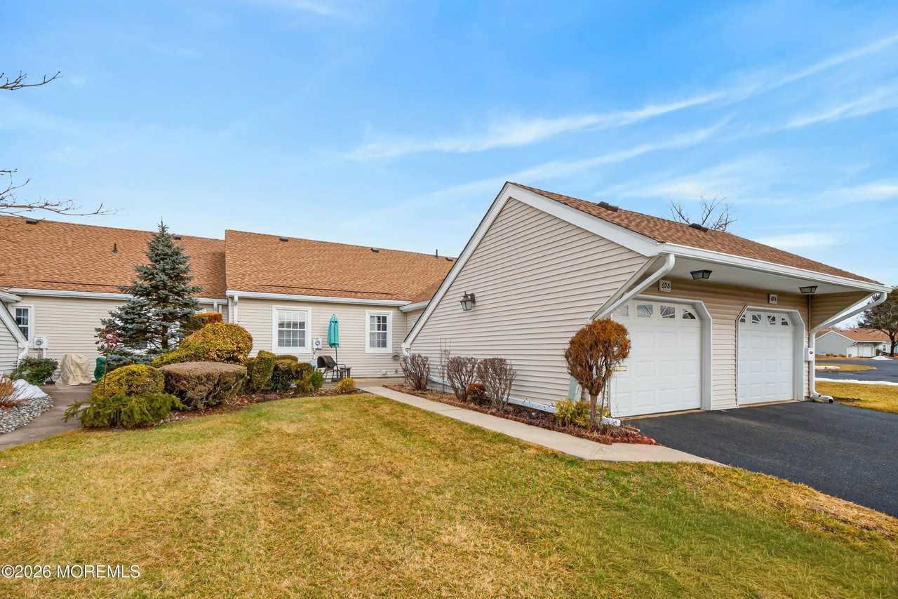 69 William And Mary Sq Unit B - Photo 2 of 25