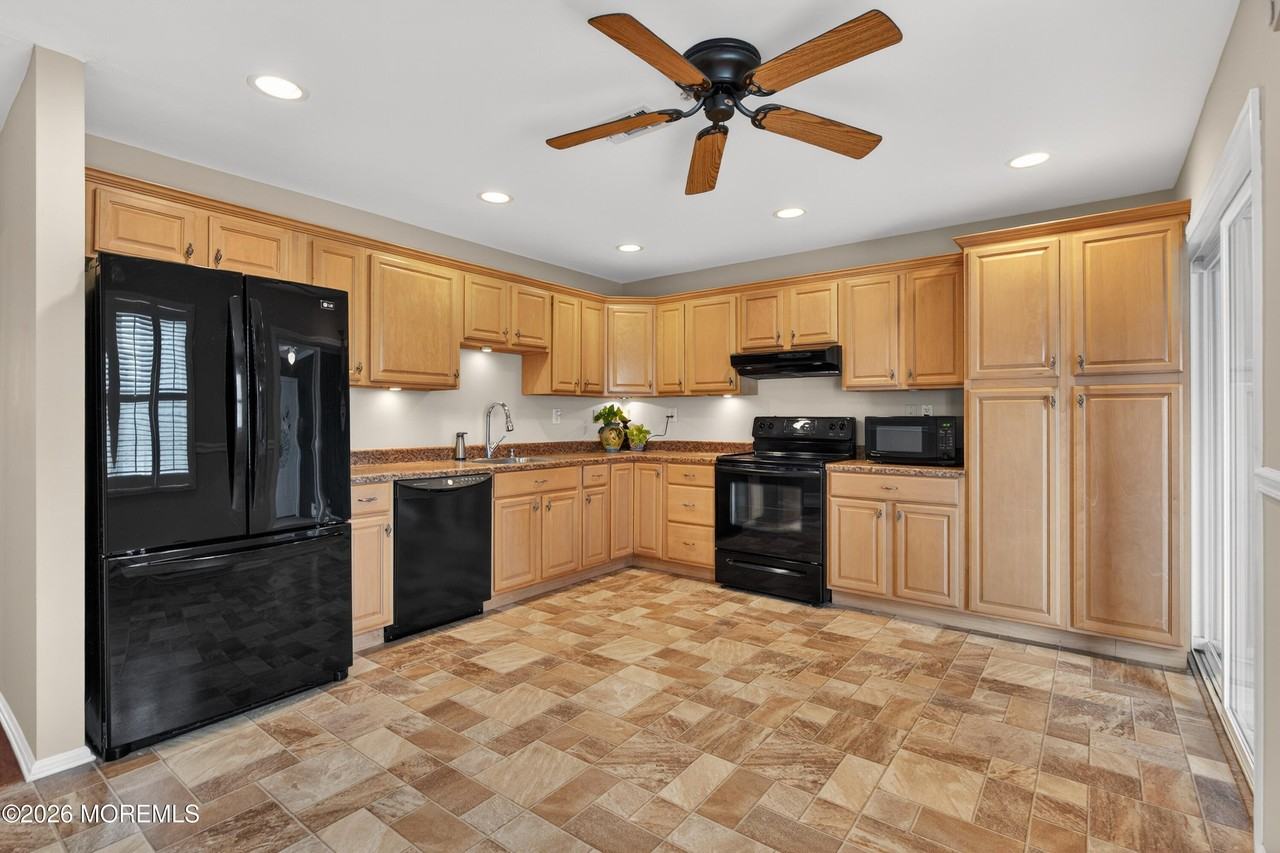 69 William And Mary Sq Unit B - Photo 6 of 25