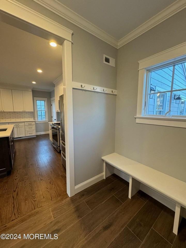 67 Sunset Ave W - Photo 2 of 39