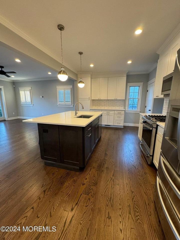 67 Sunset Ave W - Photo 3 of 39