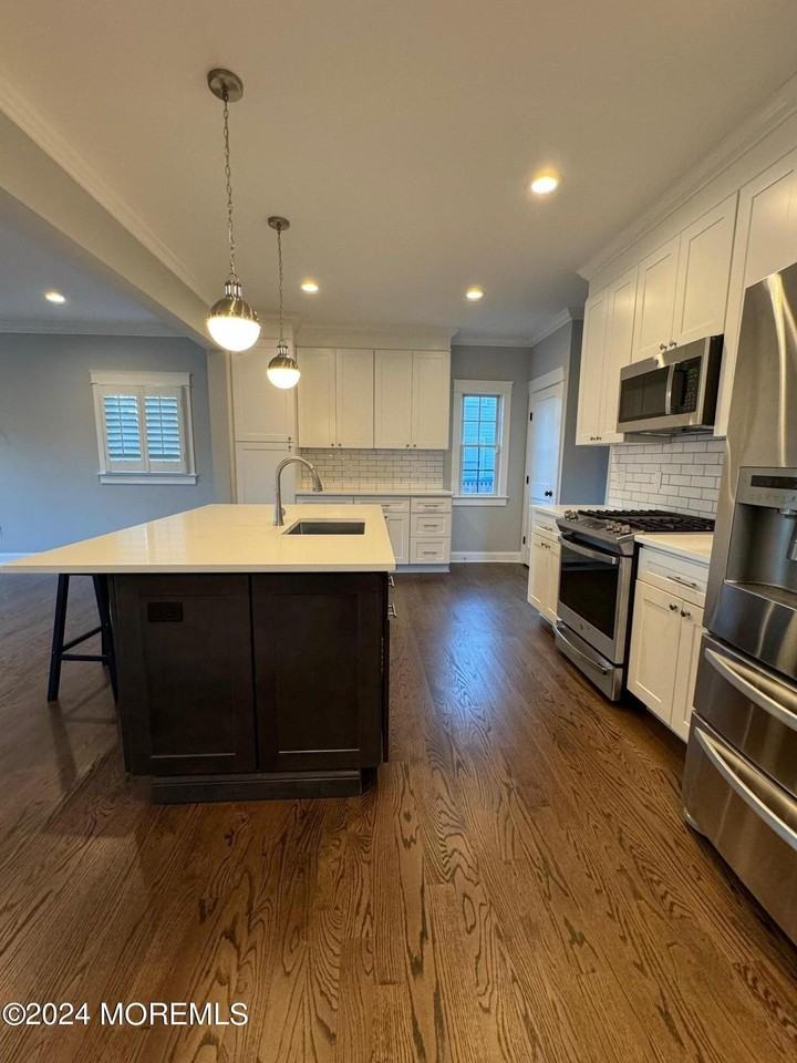 67 Sunset Ave W - Photo 4 of 39