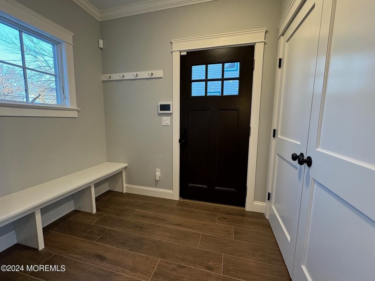 67 Sunset Ave W - Photo 5 of 39