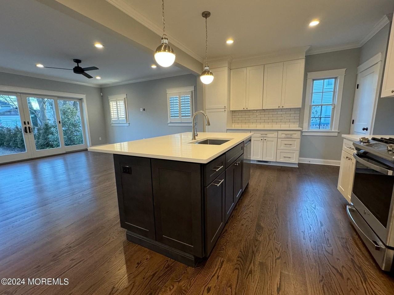 67 Sunset Ave W - Photo 7 of 39