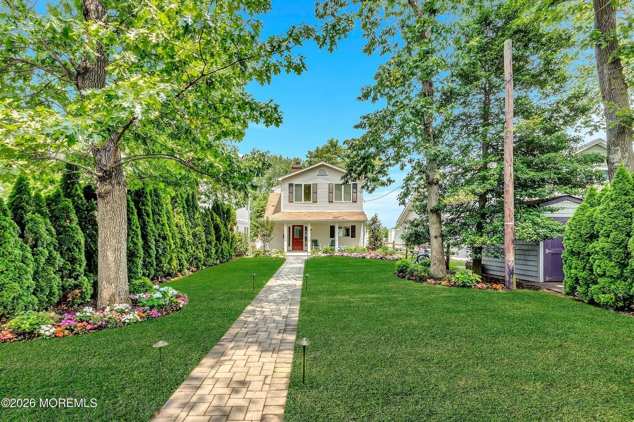 637 Beacon Blvd - Photo 4 of 23