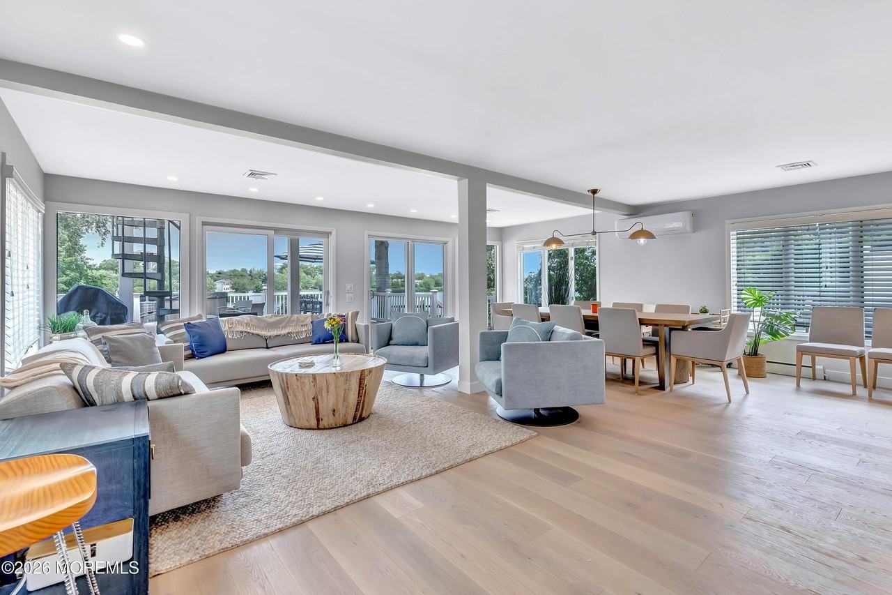 637 Beacon Blvd - Photo 6 of 23