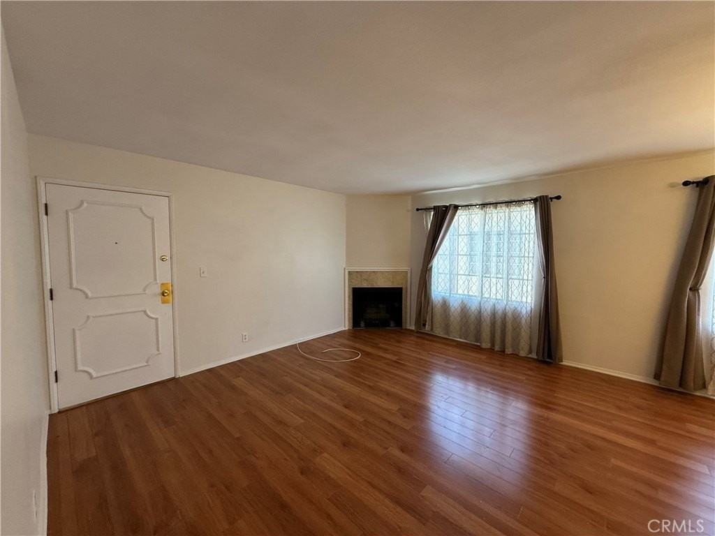 14758 Magnolia Blvd - Photo 4 of 17