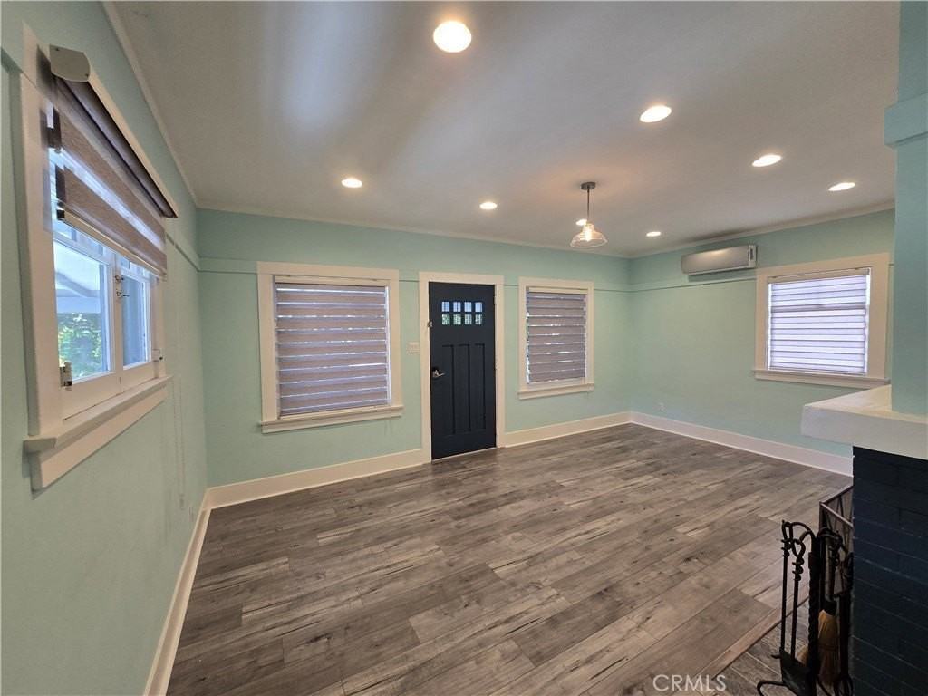 396 N Mentor Ave #396 - Photo 5 of 42