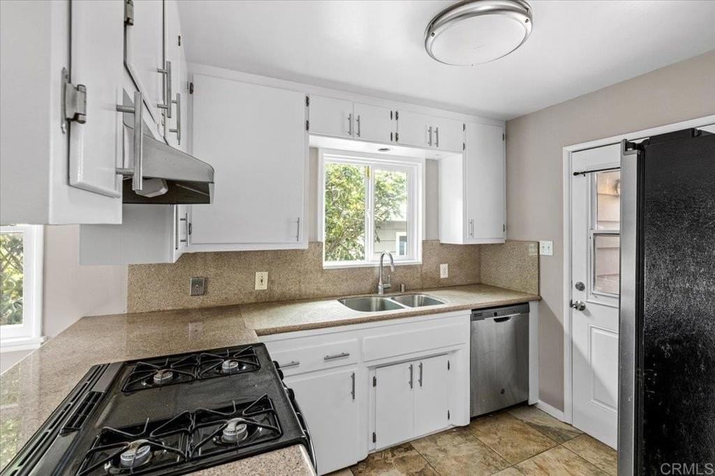 139 Hillside Ter - Photo 6 of 17