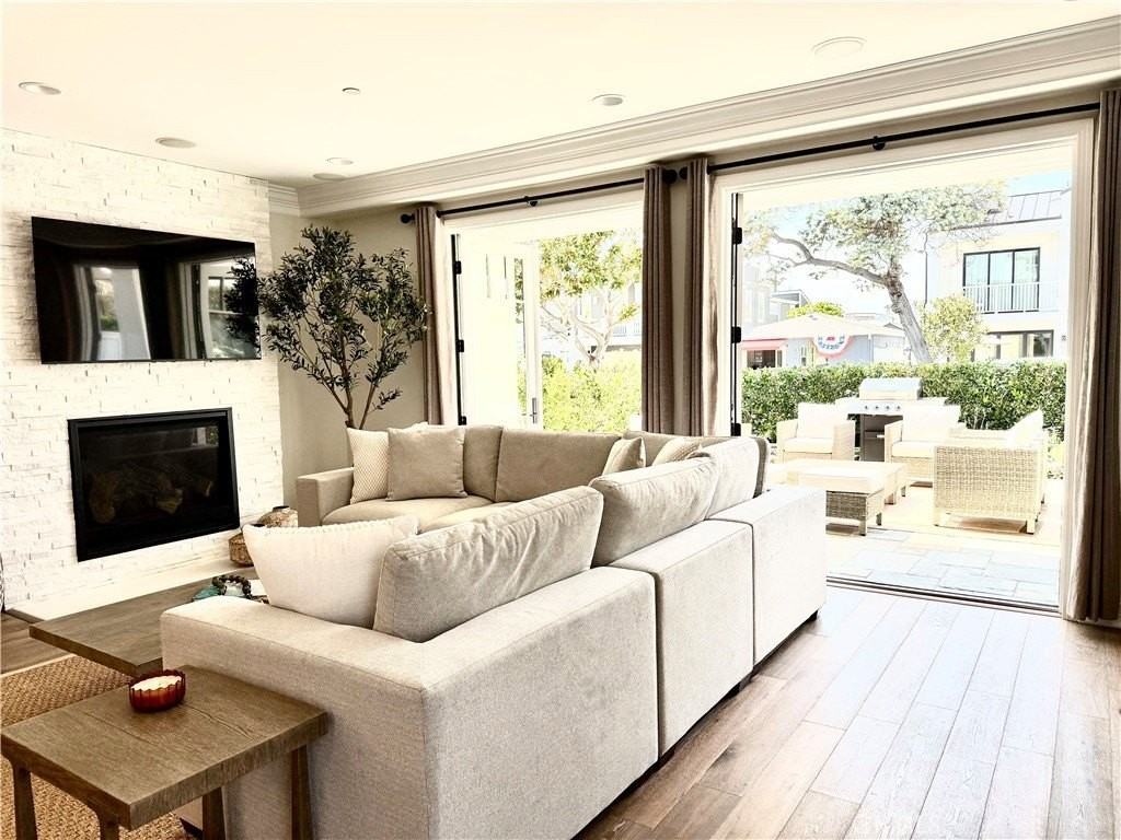 512 Jasmine Ave - Photo 4 of 50