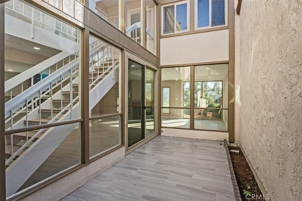 54 Oak Tree Ln - Photo 6 of 40