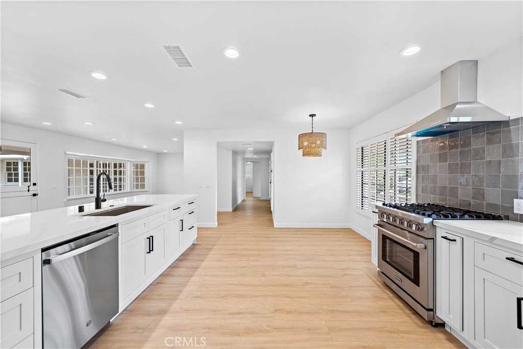 12392 Country Ln - Photo 5 of 31