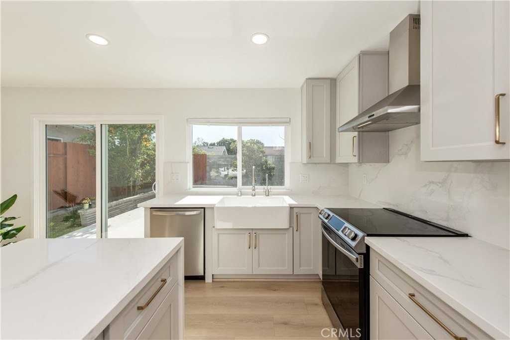 4862 Lori Ann Ln - Photo 5 of 19