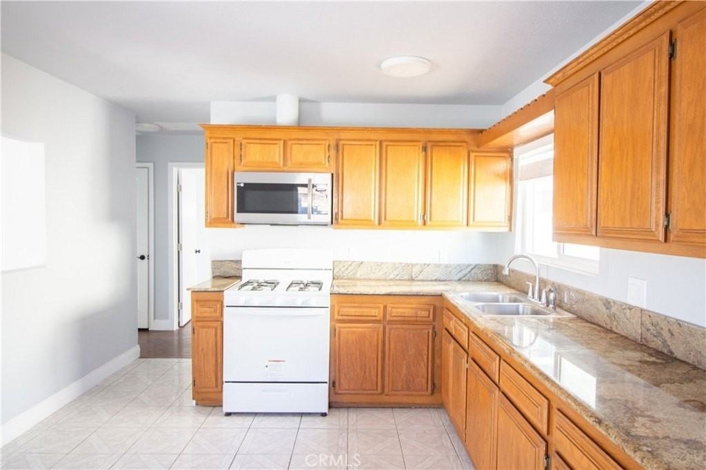 1133 Circle City Dr - Photo 3 of 7