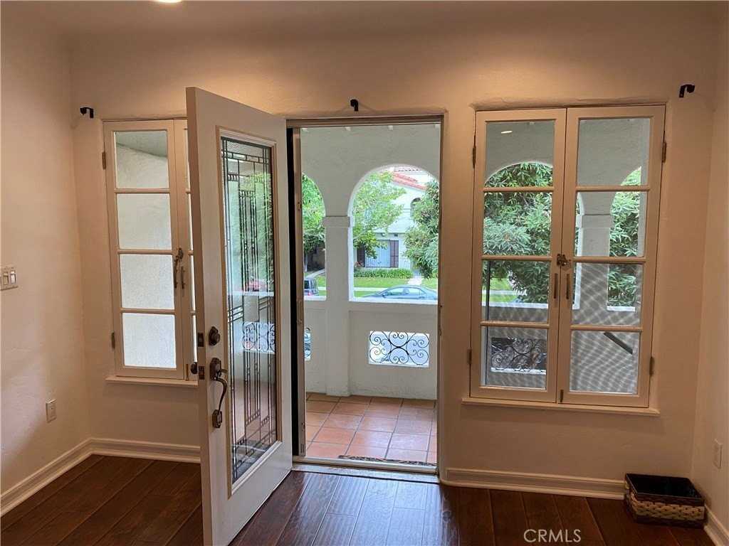 1028 S Crescent Heights Blvd - Photo 5 of 44