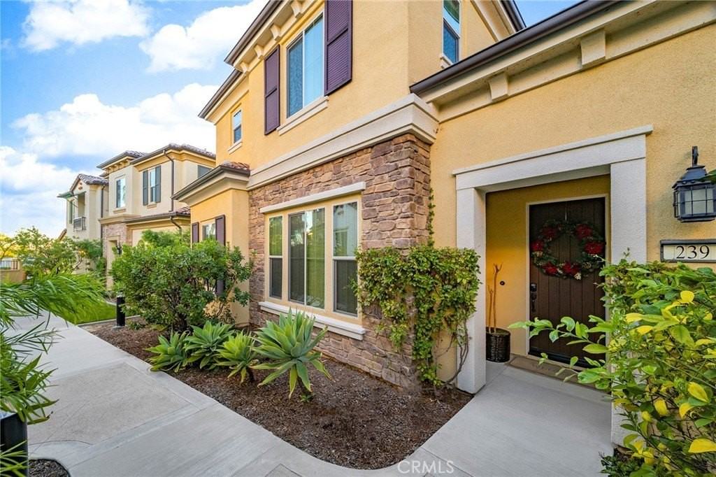 239 Primrose Dr - Photo 2 of 43