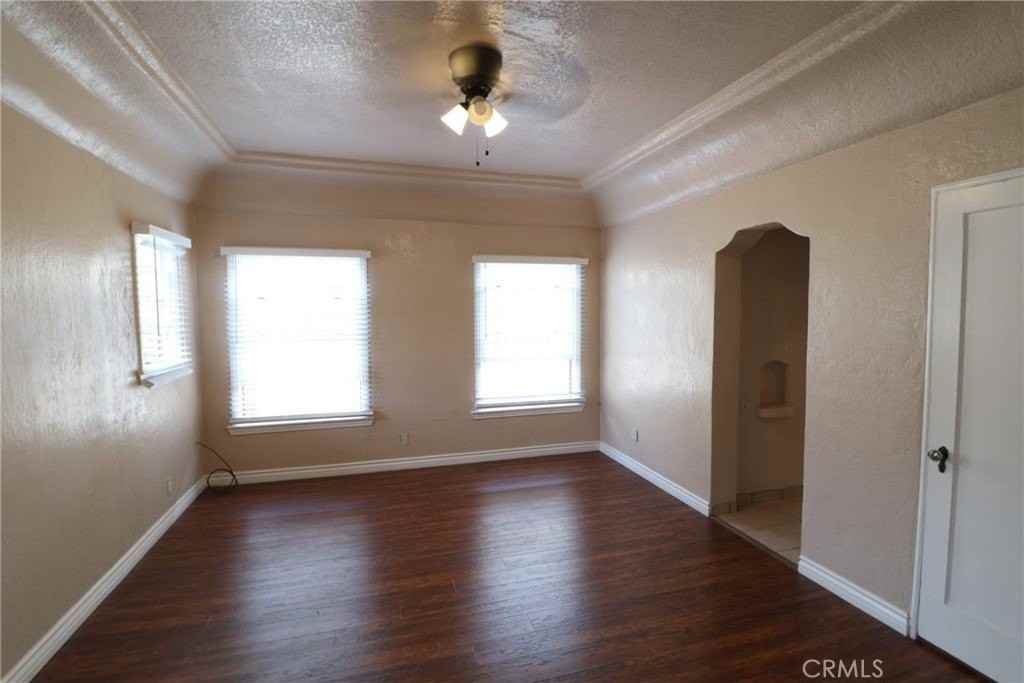 925 N Lacy St #4 - Photo 3 of 20