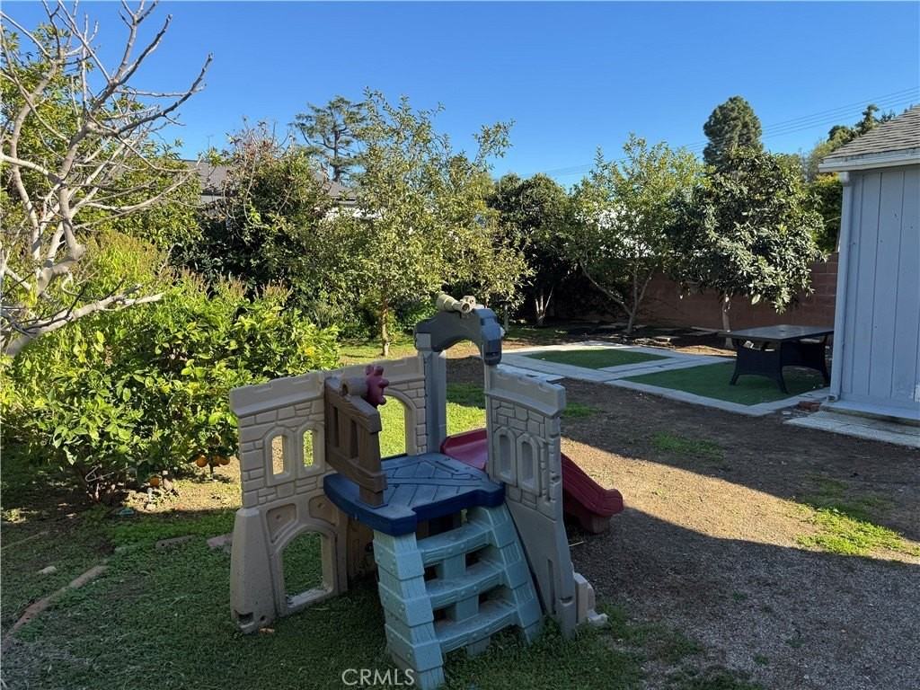 325 N Waverly St - Photo 3 of 16