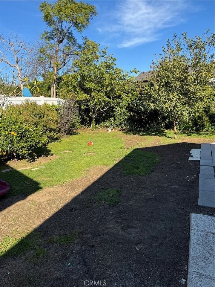 325 N Waverly St - Photo 4 of 16