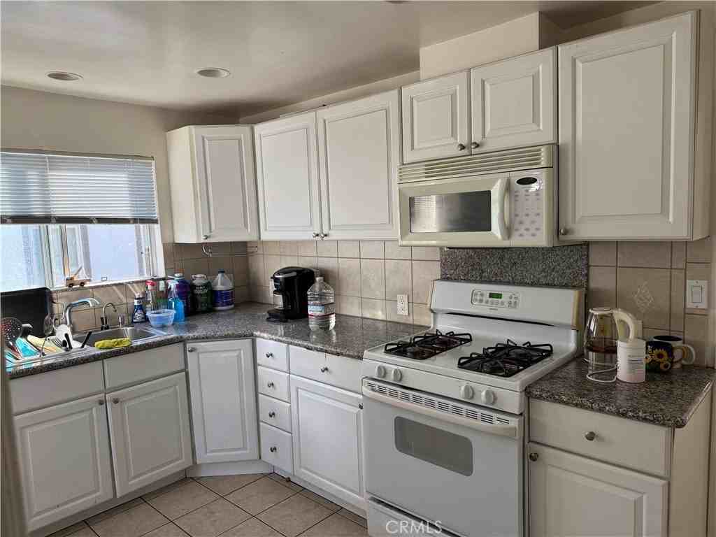 325 N Waverly St - Photo 6 of 16