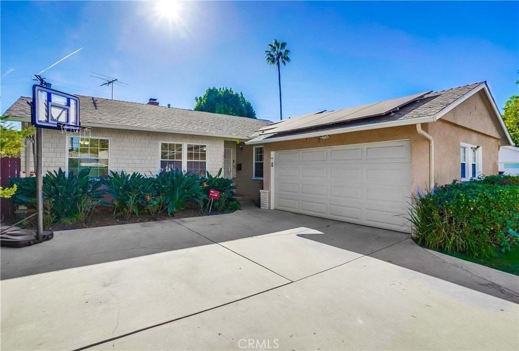 12528 Albers St - Photo 2 of 22