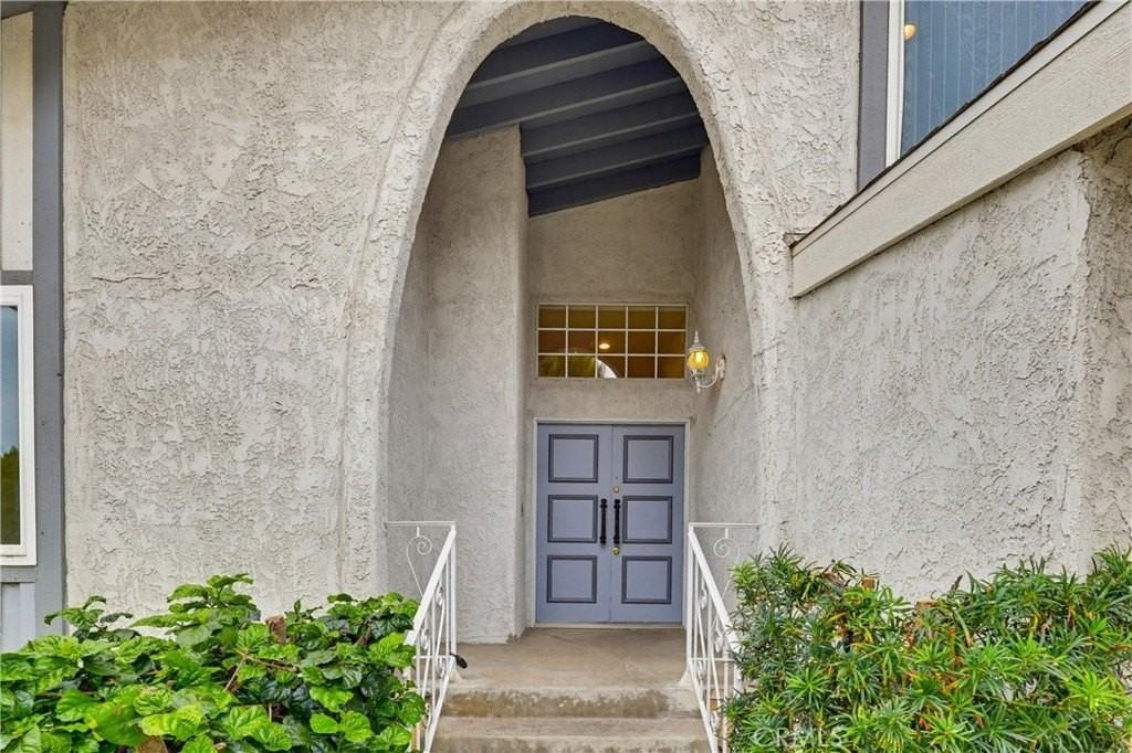 18102 Hatteras St - Photo 3 of 37