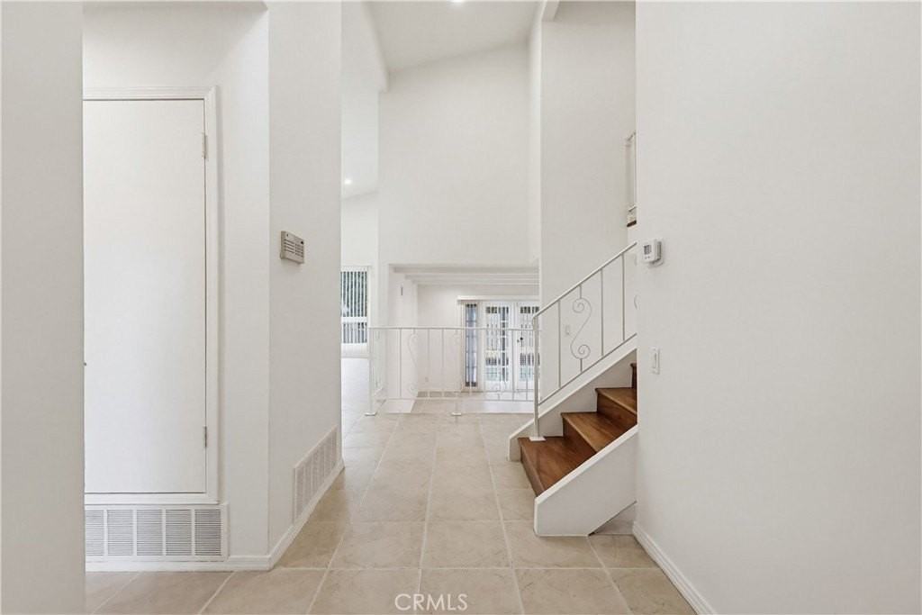 18102 Hatteras St - Photo 4 of 37