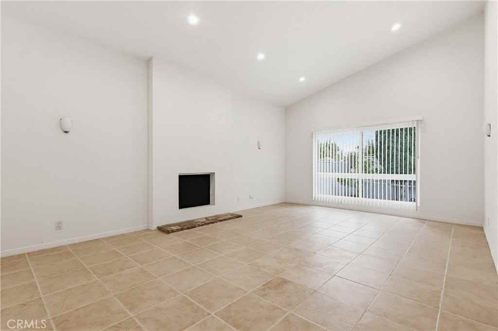 18102 Hatteras St - Photo 7 of 37